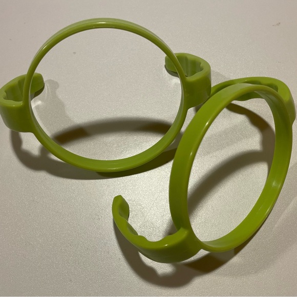 NIB Set of two 8oz Comotomo Bottles plus two gently used grip handles. - Picture 5 of 6